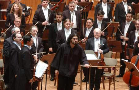 Jos Cura, conductor, Sinfornia Varsovia, 2002, Bydgoszcz.