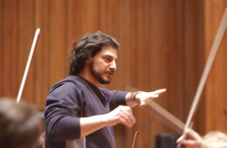 Jos Cura, conductor, Sinfornia Varsovia, 2002, Bydgoszcz.