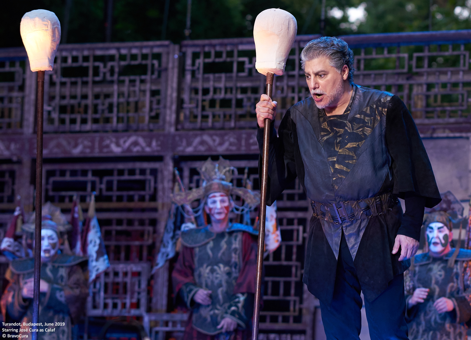 Jos Cura stars as Calaf in the 2019 Budapest production of Turandot.