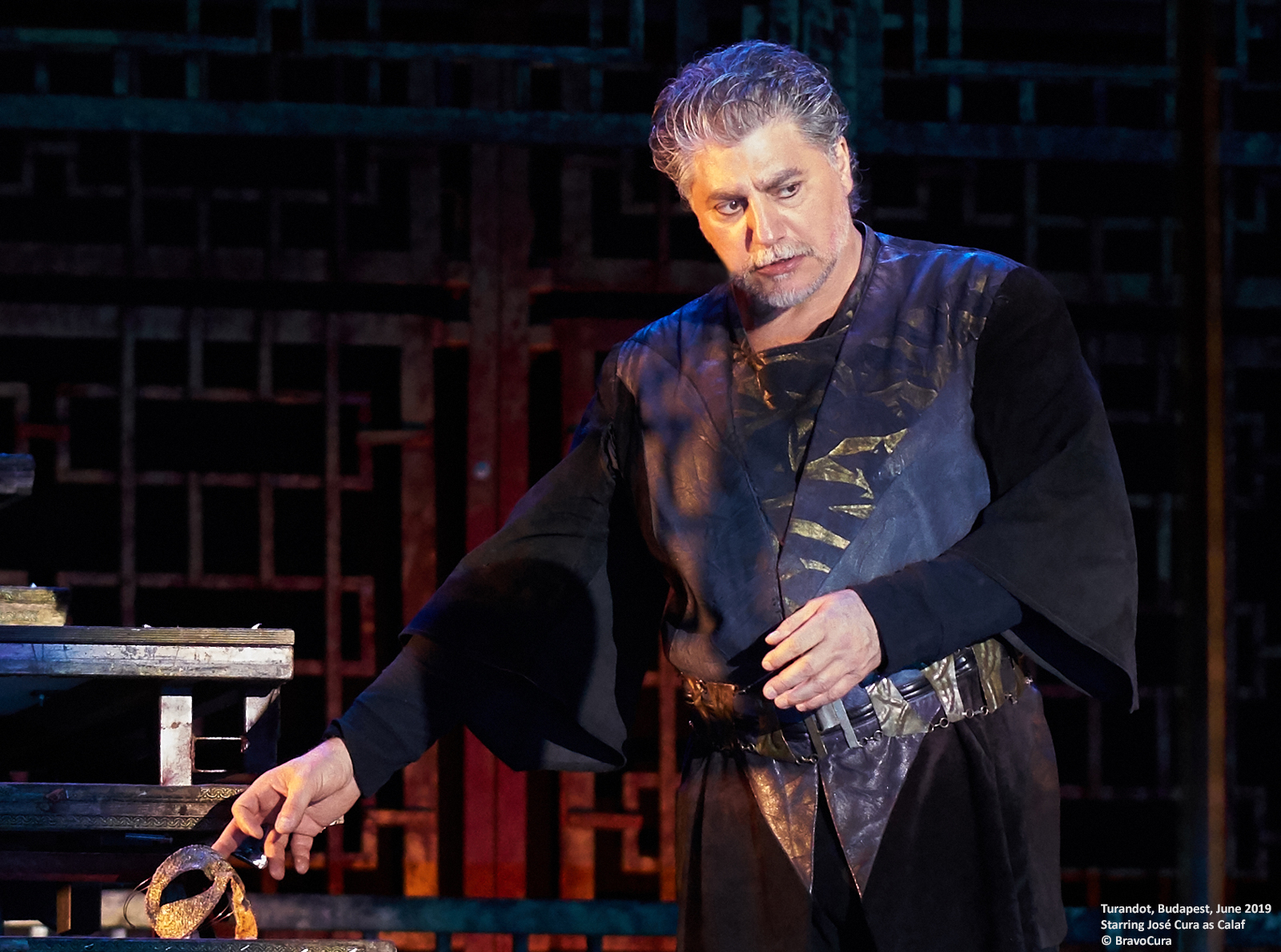 Jos Cura stars as Calaf in the 2019 Budapest production of Turandot.