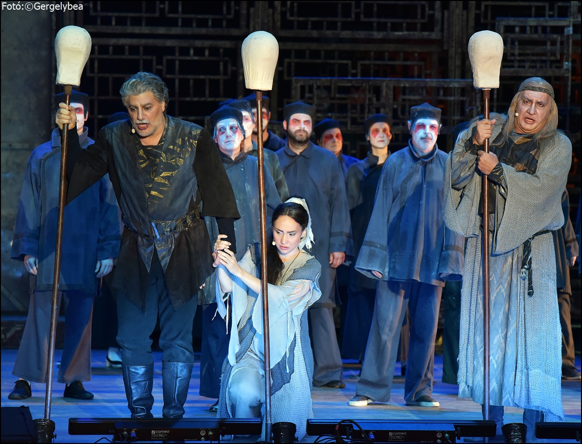 Jos Cura stars as Calaf in the 2019 Budapest production of Turandot.