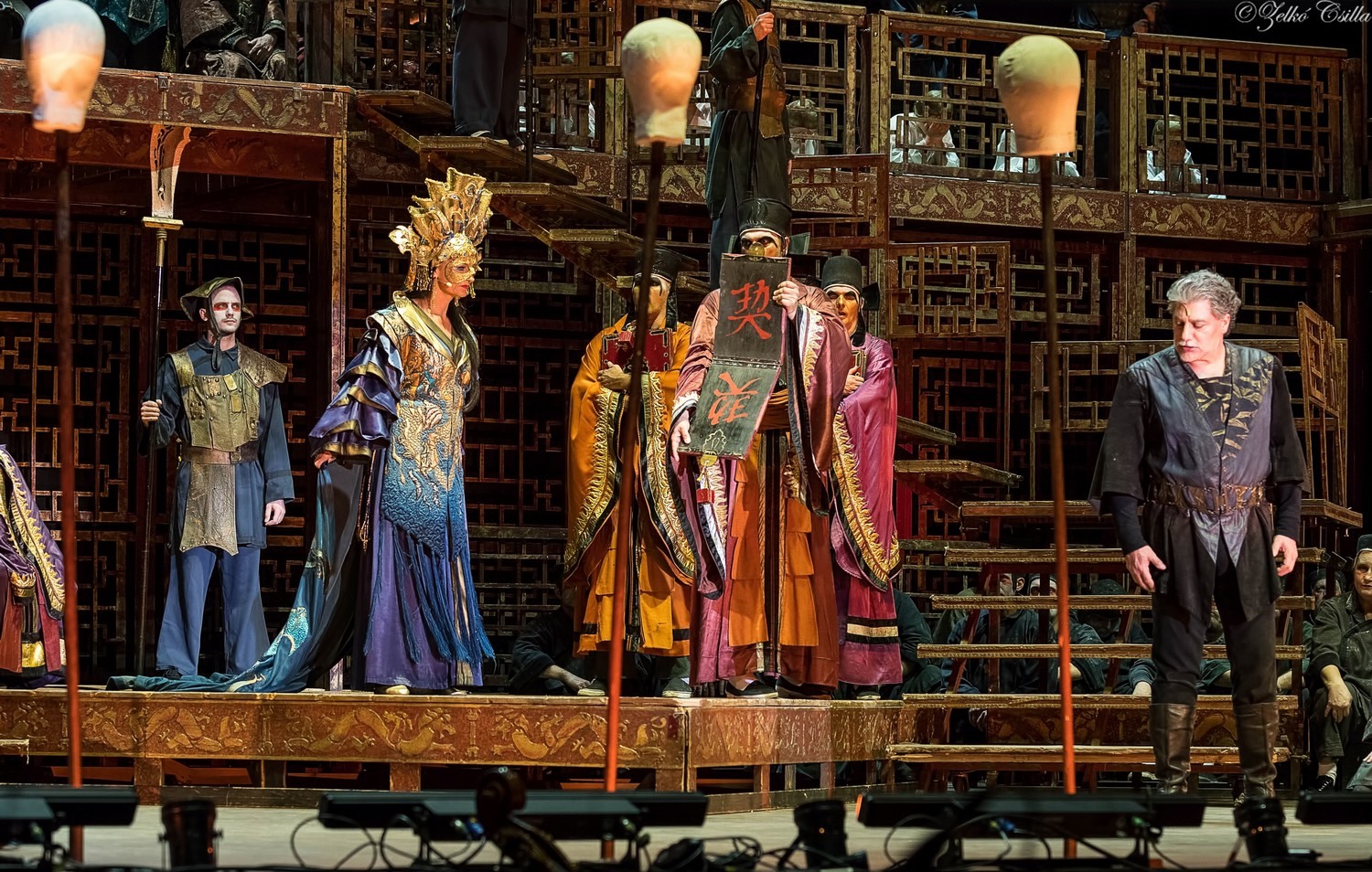 Jos Cura stars as Calaf in the 2019 Budapest production of Turandot.