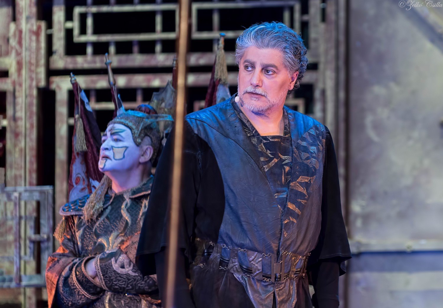 Jos Cura stars as Calaf in the 2019 Budapest production of Turandot.