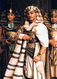 Jos Cura stars as Radames in the 1998 Tokyo production of Aida