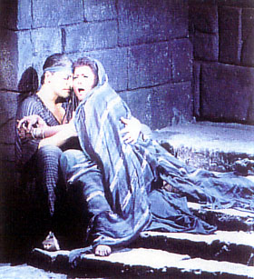 Jos Cura as Radames and Maria Guleghina as Aida in the 1998 production of Aida