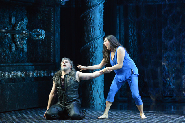Jos Cura starring as Samson in the 2015 Beijing Opera production of Samsone et Dalila